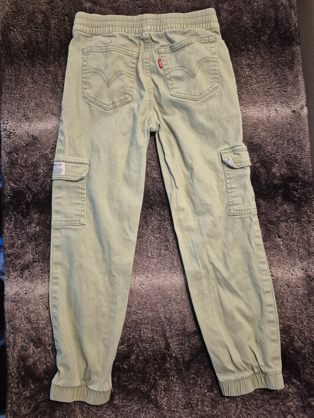 Girls Levi’s cargo joggers