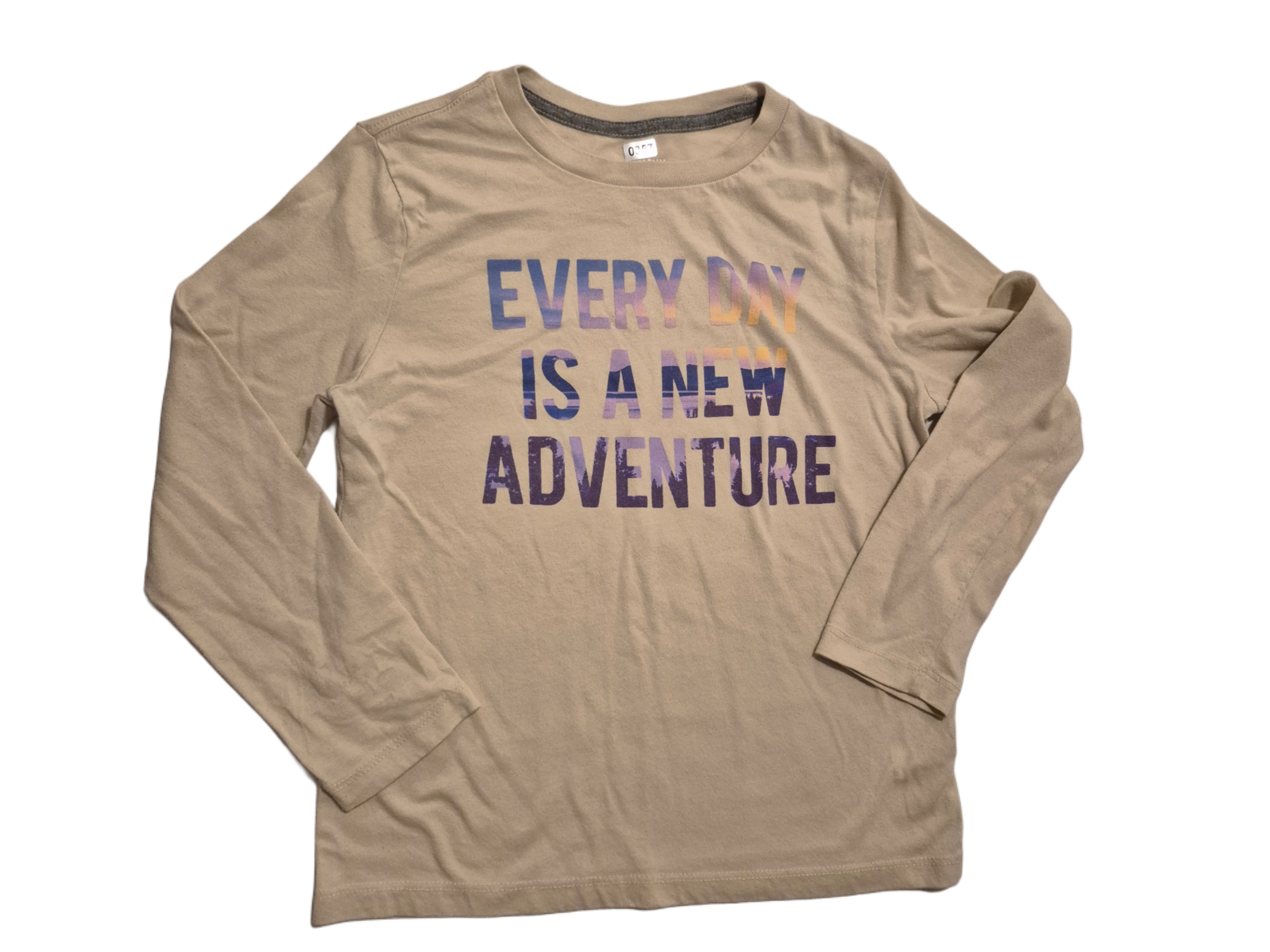 Long sleeved shirt “every day is a new adventure”